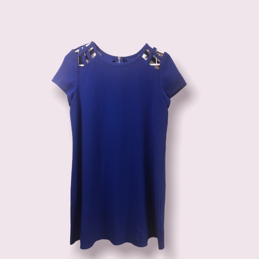 SPEECHLESS womens short sleeve cage shoulder dress. Size small